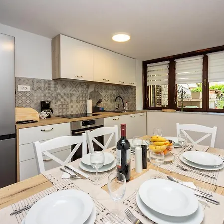 Ciro Apartment Selce