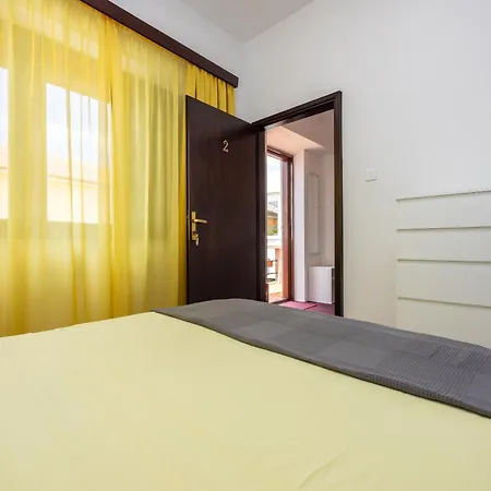 Ciro Apartment Selce